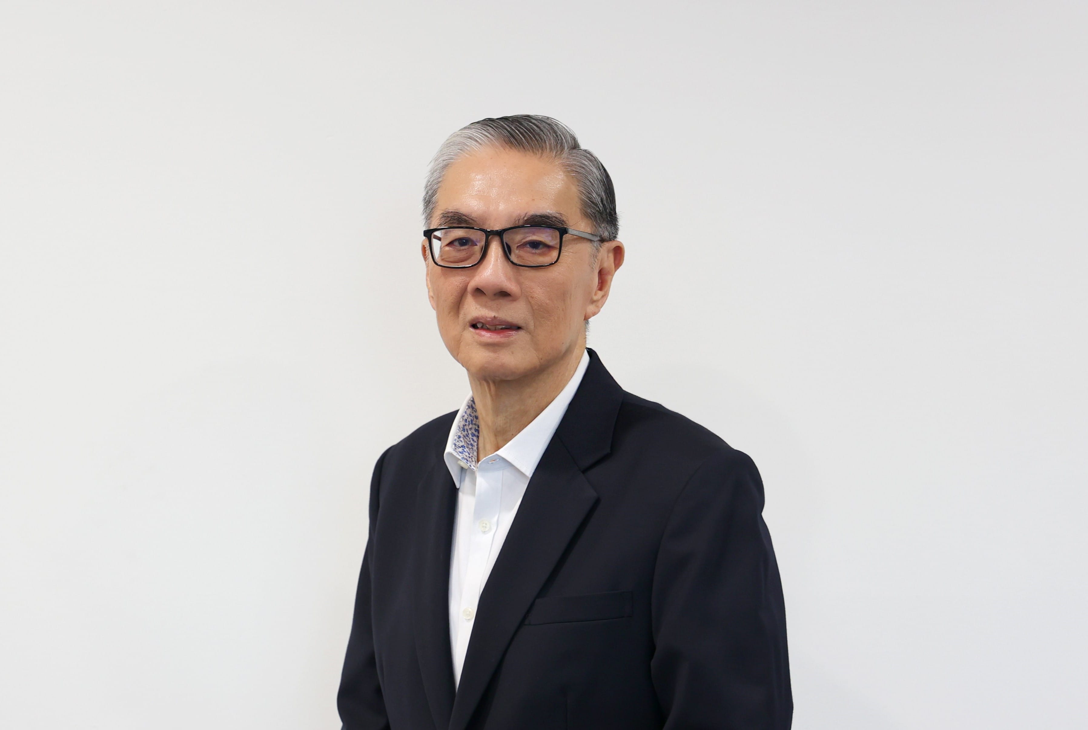 Portrait photo of Ong Keng Yong.